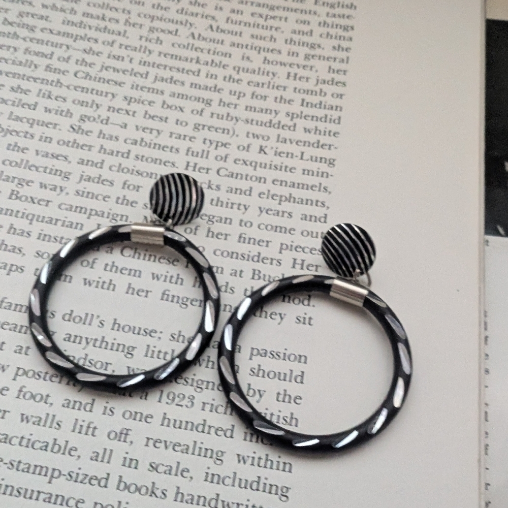 Elegant Black and Silver Hoop Earrings - Picture 4 of 7